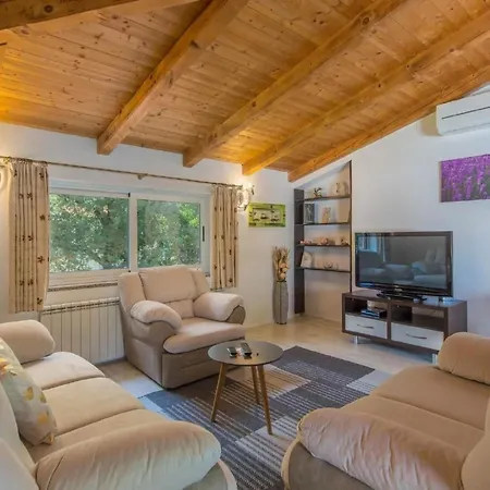 Felix By Interhome Kukci