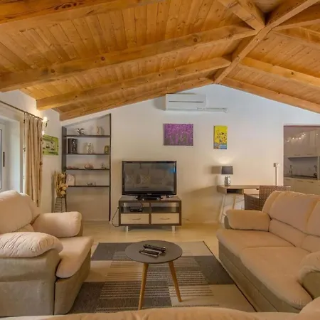 Felix By Interhome Kukci